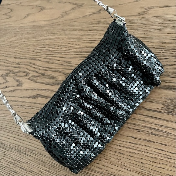 Light weight black metal mesh clutch - Picture 1 of 6